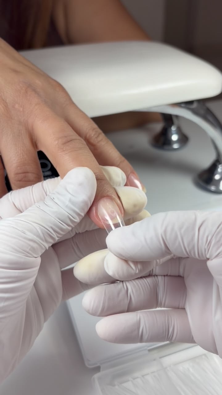 Trabajo relacionado con el servicio de uñas Press On en Yiberny Nails Studio